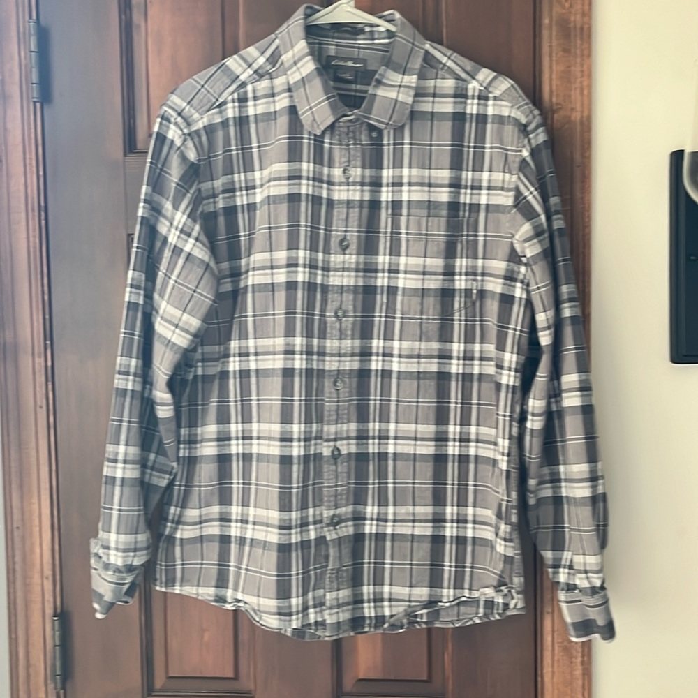 Eddie Bauer men size large  button down shirt 100 percebt cotton